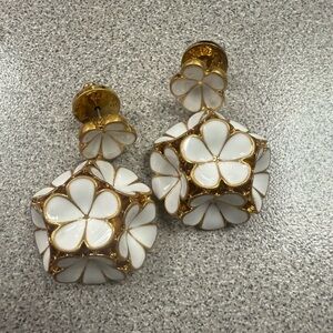 Oscar de la Renta Flower earrings